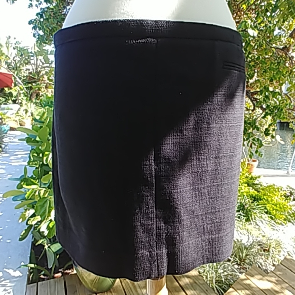 Black woven mini skirt